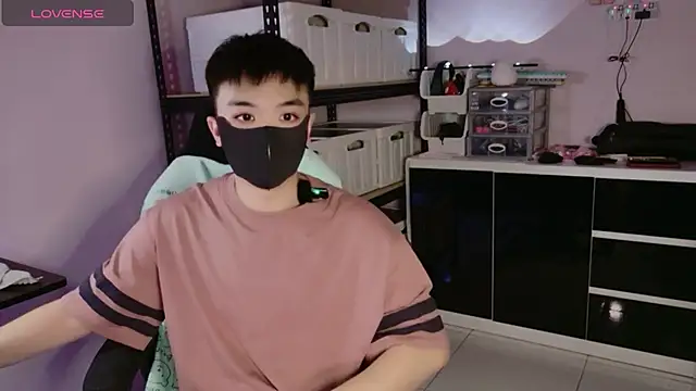 Snapshot of doggyman523 chatting on 09-19-25, 03:49 doggyman523 online show from 09-19-25, 03:49