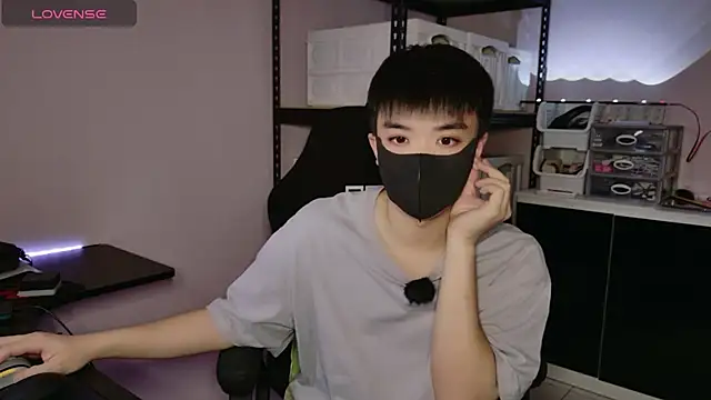 Snapshot of doggyman523 chatting on 10-15-25, 04:04 doggyman523 online show from 10-15-25, 04:04