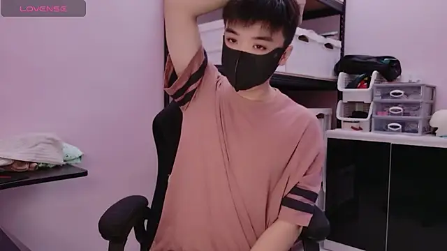 Snapshot of doggyman523 chatting on 10-01-25, 05:12 doggyman523 online show from 10-01-25, 05:12