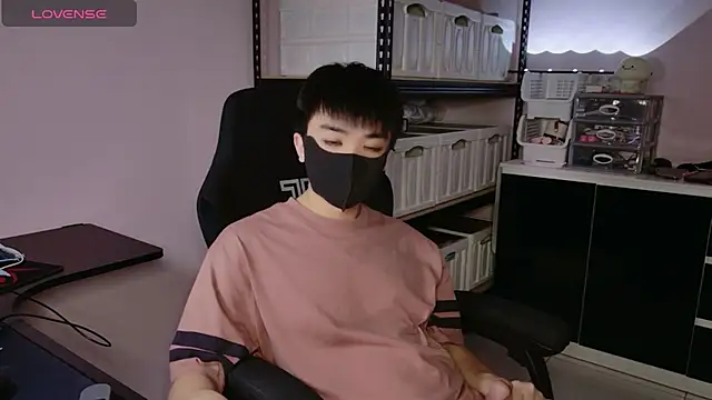 Snapshot of doggyman523 chatting on 10-25-25, 05:13 doggyman523 online show from 10-25-25, 05:13