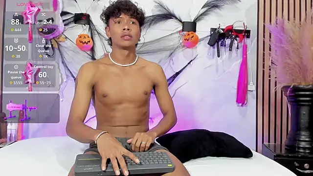 MilthonDelis online show from 10-31-25, 04:31