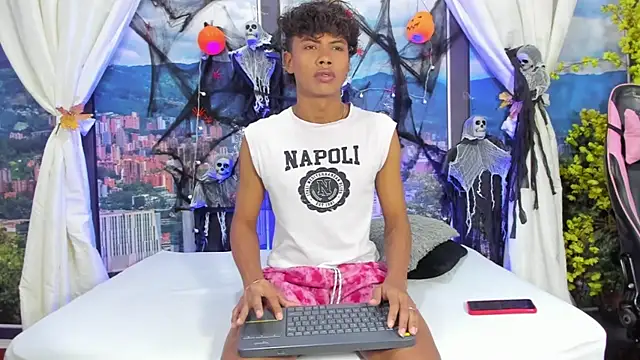 MilthonDelis online show from 10-24-25, 02:54