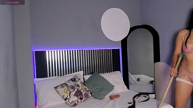 Emilybeltons online show from 10-06-25, 08:09