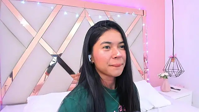 Snapshot of samantaa_shy chatting on 06-25-26, 04:32 samantaa shy online show from 06-25-26, 04:32