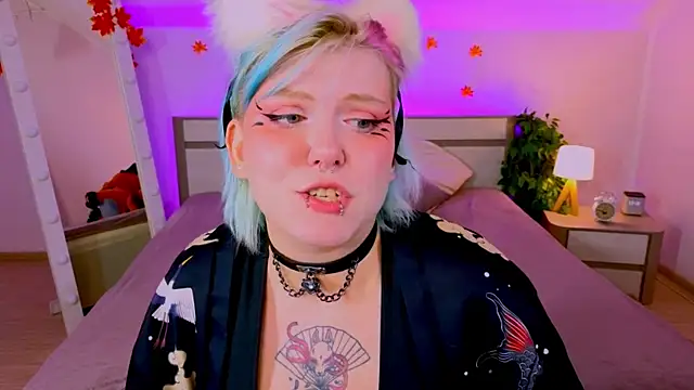 bluelunaray online show from 10-10-25, 09:54