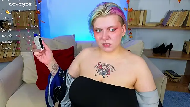 bluelunaray online show from 10-11-25, 02:12