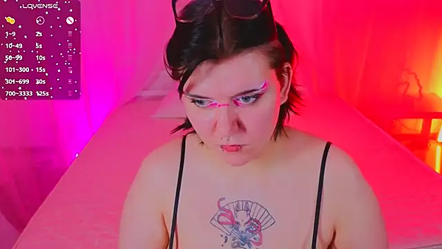 bluelunaray online show from 11-26-25, 11:10