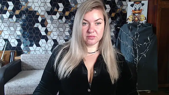 Snapshot of NikaSkylink chatting on 04-10-26, 04:52 NikaSkylink online show from 04-10-26, 04:52