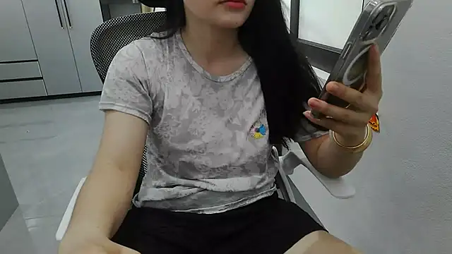 Emachiii online show from 05-14-26, 01:13