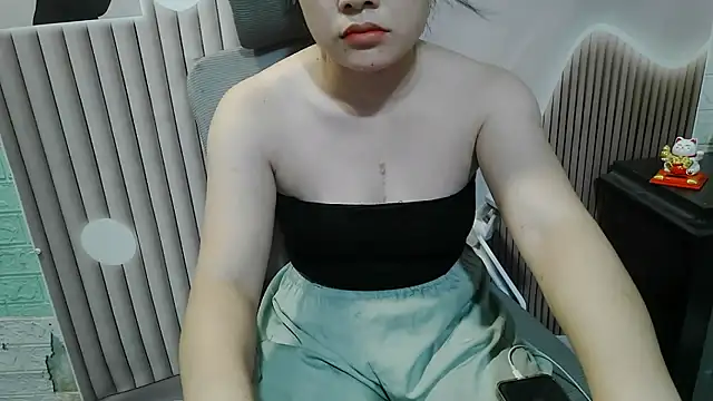 Emachiii online show from 09-19-25, 05:33