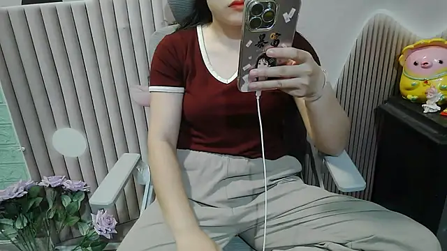 Emachiii online show from 10-09-25, 01:06