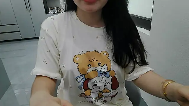 Emachiii online show from 05-24-26, 01:49