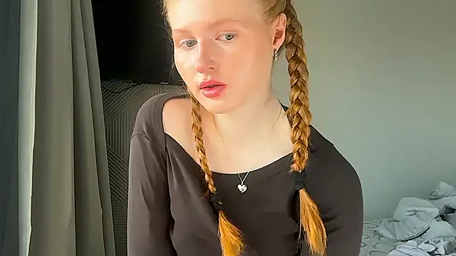 Snapshot of LuxXAngel chatting on 06-08-26, 12:38 LuxXAngel online show from 06-08-26, 12:38