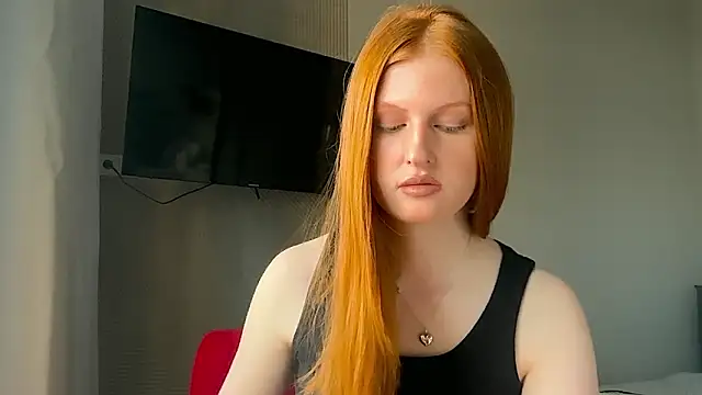 Snapshot of LuxXAngel chatting on 06-21-26, 12:27 LuxXAngel online show from 06-21-26, 12:27