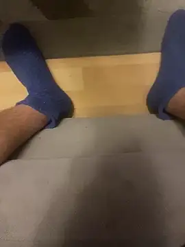 Snapshot of Holly-97 chatting on 09-28-25, 05:53 Holly-97 online show from 09-28-25, 05:53