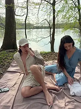 Snapshot of Airelle chatting on 03-21-26, 03:27 Airelle online show from 03-21-26, 03:27