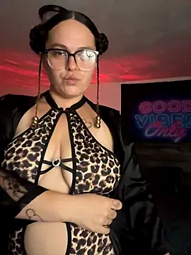 Snapshot of MamaSpicy chatting on 09-15-25, 07:09 MamaSpicy online show from 09-15-25, 07:09