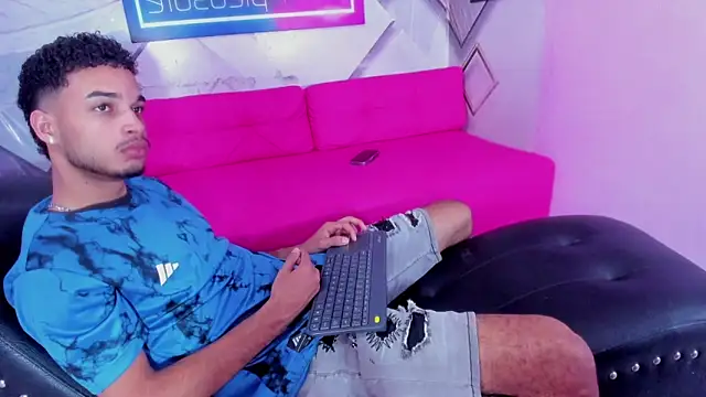 Snapshot of rhabena_boysex chatting on 02-15-26, 01:28 rhabena boysex online show from 02-15-26, 01:28