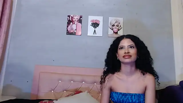 Snapshot of Adut_Akech chatting on 09-17-25, 12:07 Adut Akech online show from 09-17-25, 12:07