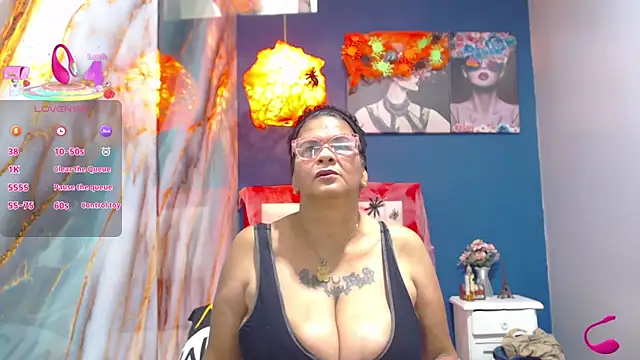 DinaDIRTY online show from 10-31-25, 04:09