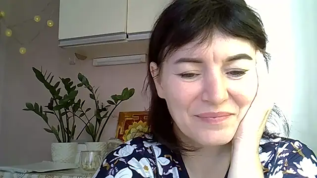 Krystal 82 online show from 10-19-25, 09:01