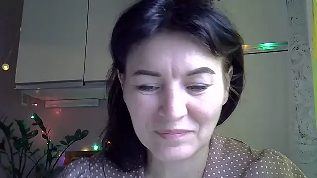 Krystal 82 online show from 10-11-25, 07:42