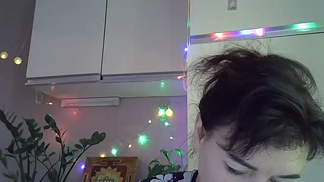 Krystal 82 online show from 10-21-25, 07:52