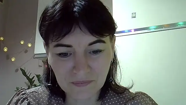 Krystal 82 online show from 10-12-25, 08:54