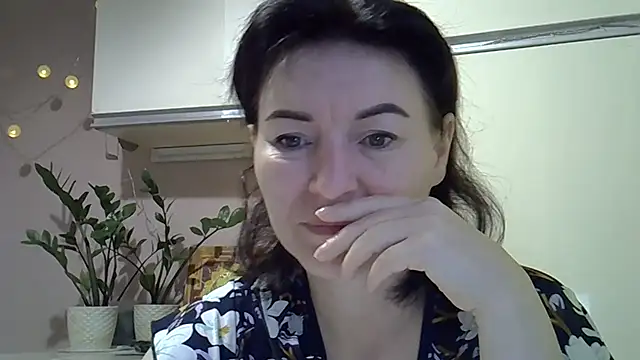 Krystal 82 online show from 10-04-25, 04:47