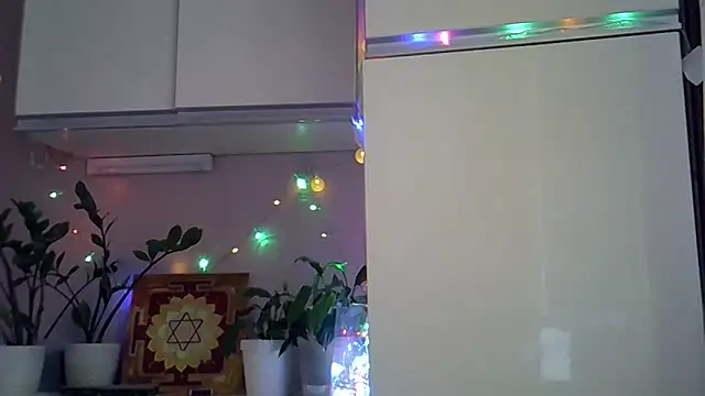 Krystal 82 online show from 10-05-25, 07:10