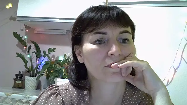 Krystal 82 online show from 09-11-25, 05:13