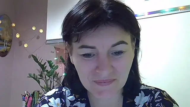 Krystal 82 online show from 10-04-25, 04:52