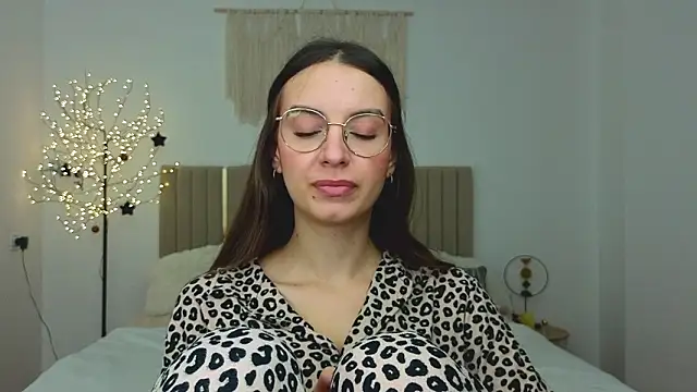 Real cutie1 online show from 02-07-26, 01:52