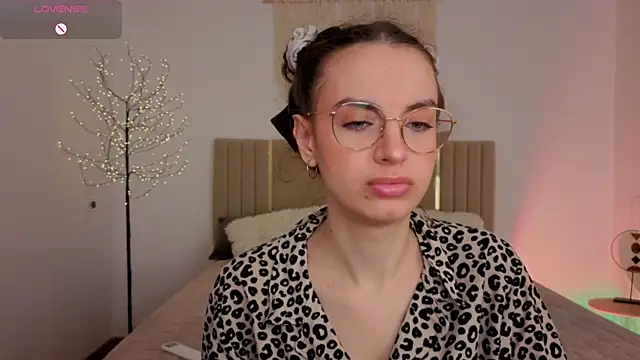 Real cutie1 online show from 05-20-26, 12:35