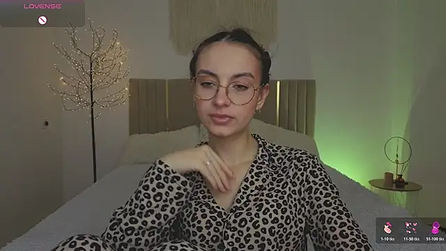 Real cutie1 online show from 04-14-26, 12:43