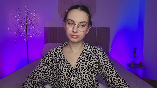 Real cutie1 online show from 03-18-26, 02:08