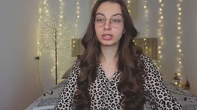 Real cutie1 online show from 12-15-25, 02:01