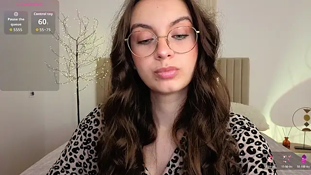 Real cutie1 online show from 06-17-26, 12:48