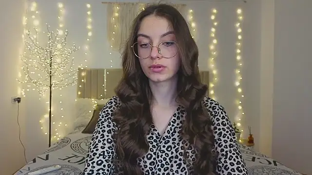 Real cutie1 online show from 12-17-25, 01:27