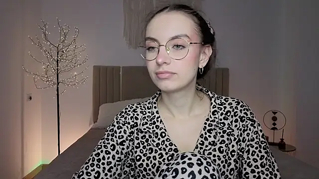 Real cutie1 online show from 03-25-26, 01:43