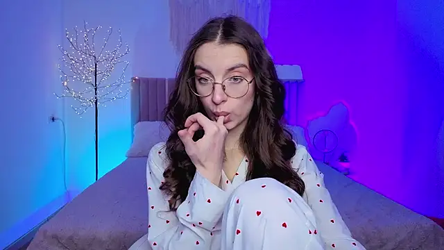 Real cutie1 online show from 03-06-26, 01:50