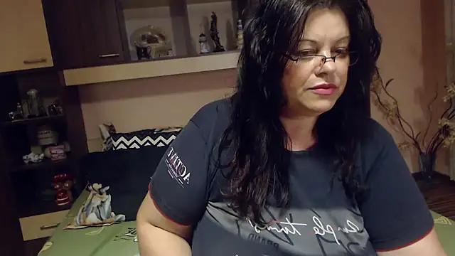Snapshot of Claudia_71love chatting on 10-24-25, 09:25 Claudia 71love online show from 10-24-25, 09:25