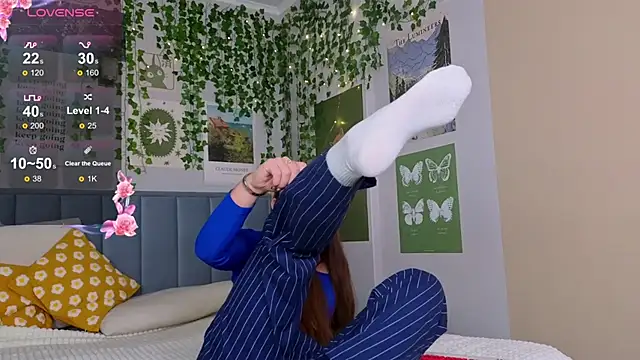 Ashley Pierce online show from 11-26-25, 04:12