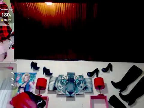 Snapshot of blondehot5v chatting on 09-28-25, 10:39 blondehot5v online show from 09-28-25, 10:39