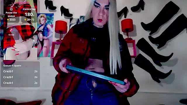 Snapshot of blondehot5v chatting on 10-08-25, 12:17 blondehot5v online show from 10-08-25, 12:17
