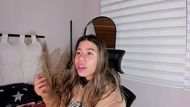 Rachell criss online show from 11-06-25, 04:16