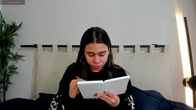 Rachell criss online show from 04-29-26, 03:54