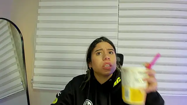 Rachell criss online show from 11-15-25, 03:54