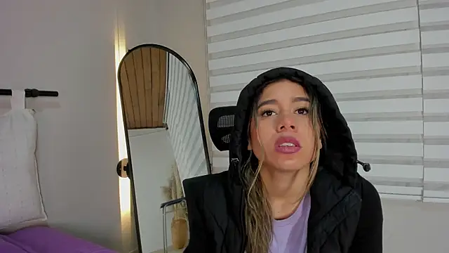 Rachell criss online show from 12-04-25, 04:33