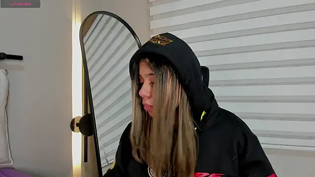 Rachell criss online show from 12-18-25, 04:17